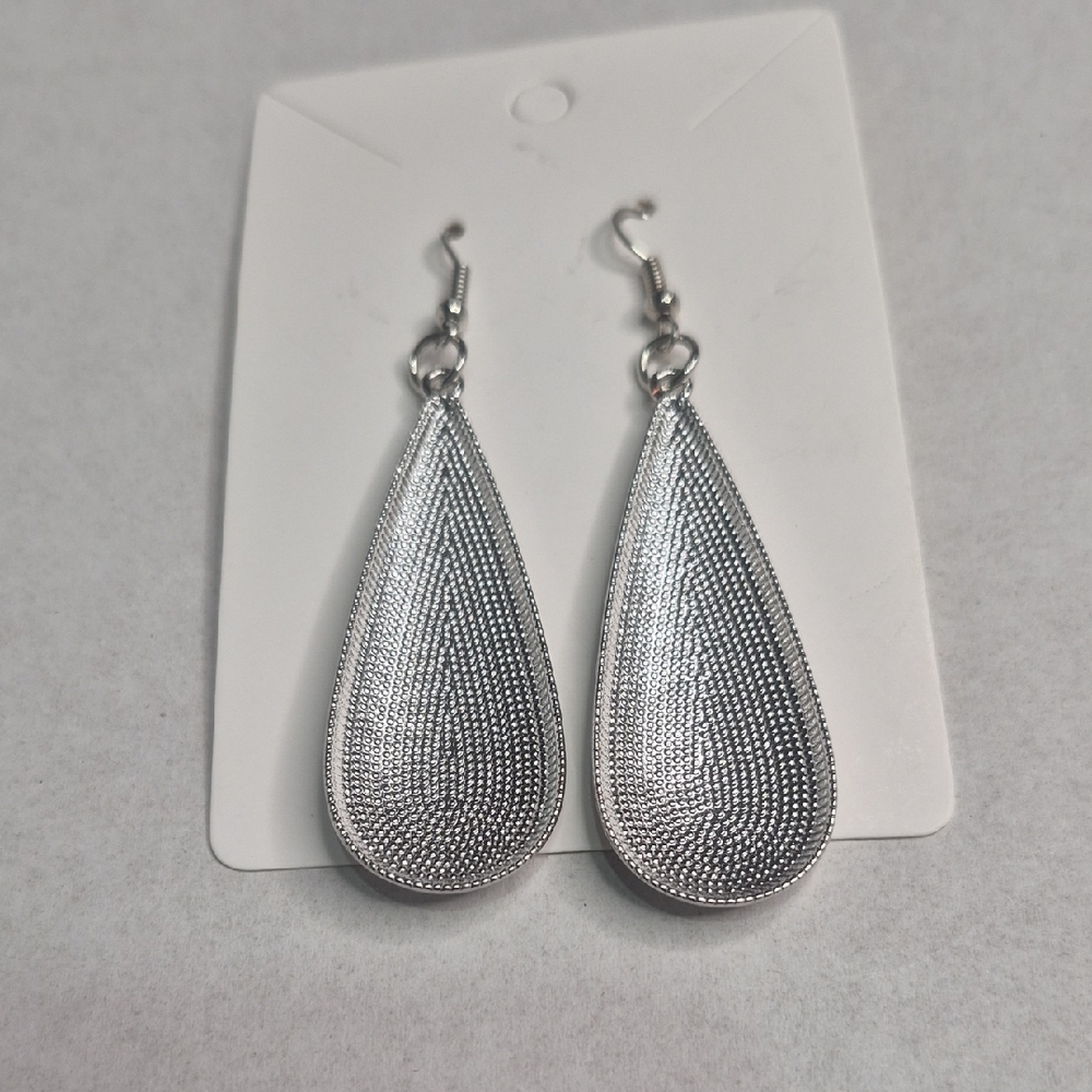 Elegant Silver Teardrop Dangle Earrings